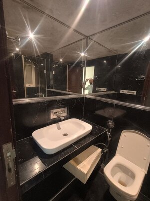 Team Area in 2 BHK Apartment at RNA Continental, Chembur – for Rent