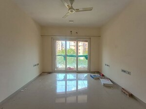 Room in 2 BHK Apartment at RNA Continental, Chembur – for Rent
