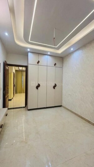 Room in 4 BHK Apartment at Mullanpur – for Rent