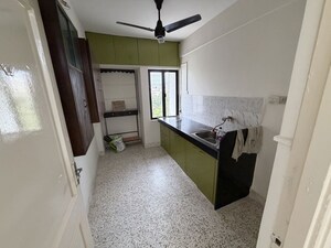 Team Area in 2 BHK Apartment at Thane West – for Rent