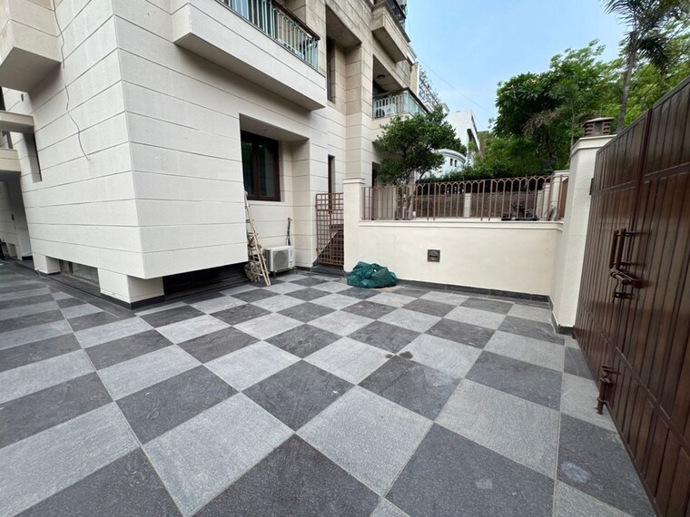 undefined, panchsheel park 4 Bedroom 500 Sq.Yd. Builder Floor In Panchsheel Park Delhi 10489799