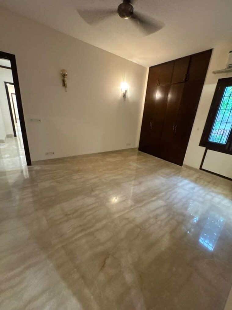 Room, panchsheel park 4 Bedroom 500 Sq.Yd. Builder Floor In Panchsheel Park Delhi 10489799