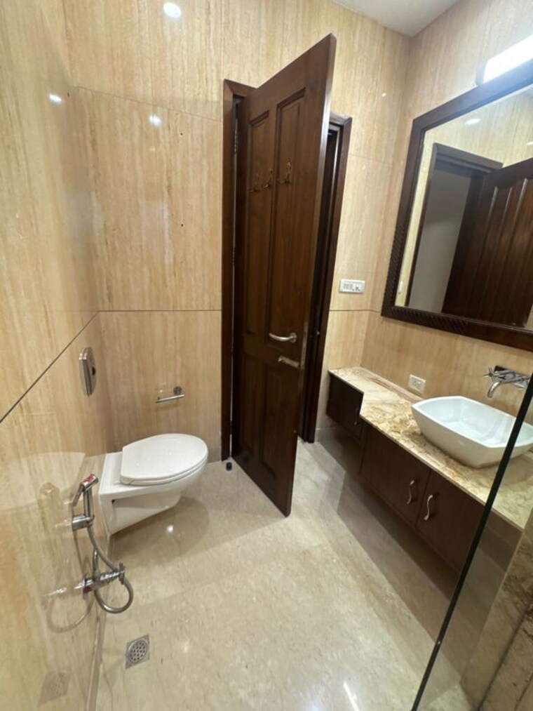 Living Room, panchsheel park 4 Bedroom 500 Sq.Yd. Builder Floor In Panchsheel Park Delhi 10489799