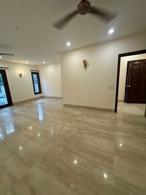 Room in 4 BHK Builder Floor at Panchsheel Park – for Rent