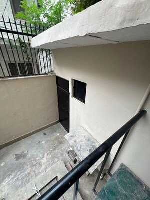 Team Area in 4 BHK Builder Floor at Panchsheel Park – for Rent