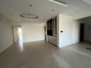 Room in 4 BHK Apartment at Rantalei – for Rent