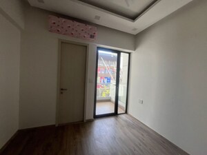 Room in 4 BHK Apartment at Rantalei – for Rent