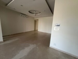 Room in 4 BHK Apartment at Rantalei – for Rent