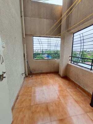 Room in 2 BHK Apartment at Shubhashree Apartmaent Akurdi, Akurdi – for Rent
