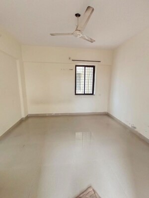 Room in 2 BHK Apartment at Shubhashree Apartmaent Akurdi, Akurdi – for Rent