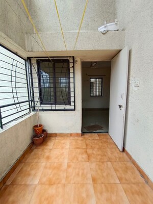 Room in 2 BHK Apartment at Shubhashree Apartmaent Akurdi, Akurdi – for Rent