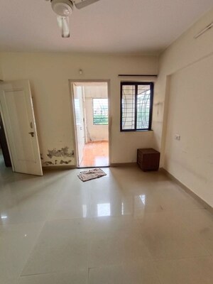 Room in 2 BHK Apartment at Shubhashree Apartmaent Akurdi, Akurdi – for Rent