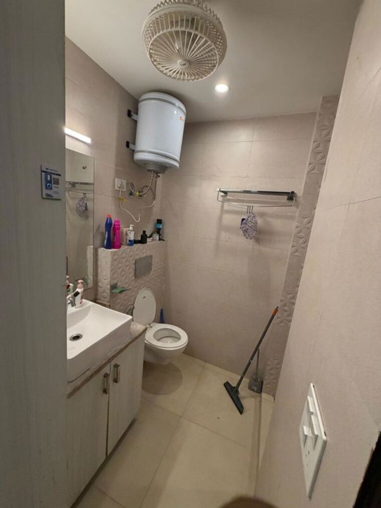 Bathroom, unitech-the-residences-sector-33 3 Bedroom 1750 Sq.Ft. Apartment In Sector 33 Gurgaon 10489924