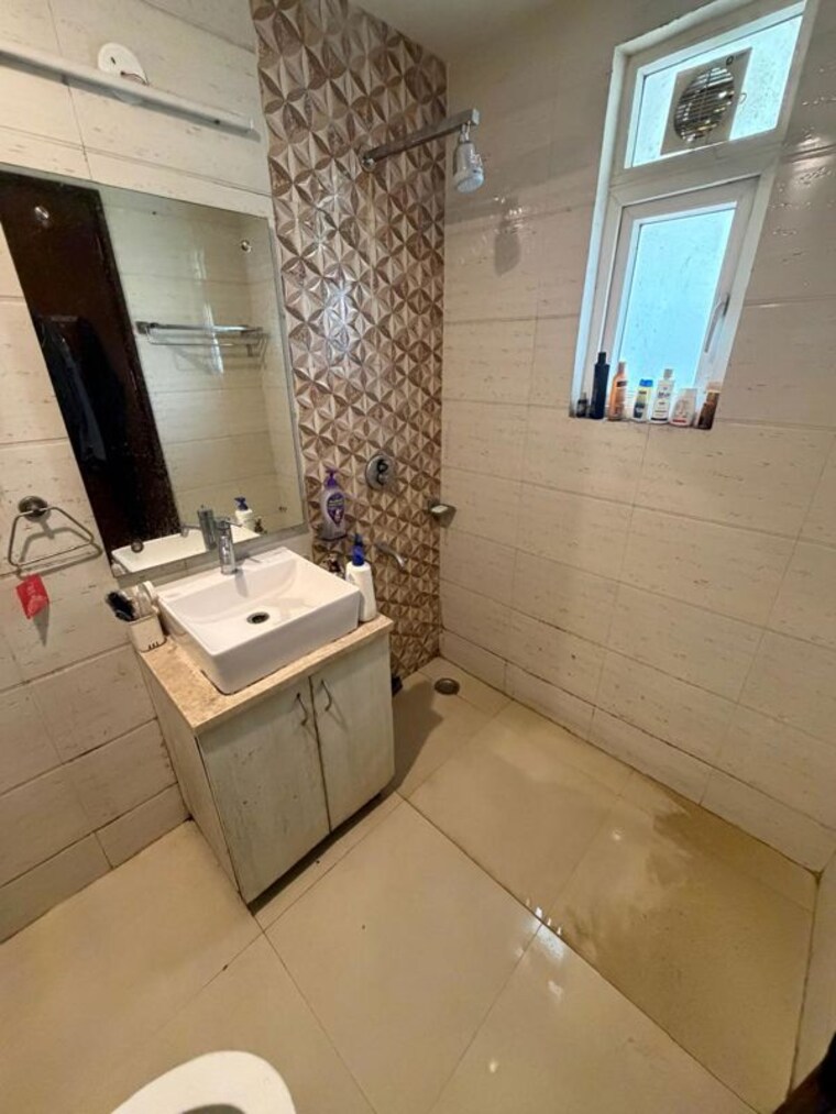 Bathroom, unitech-the-residences-sector-33 3 Bedroom 1750 Sq.Ft. Apartment In Sector 33 Gurgaon 10489924
