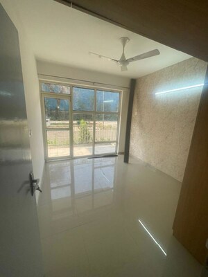 Room in 2.5 BHK Apartment at M3M Soulitude, Sector 89 – for Rent