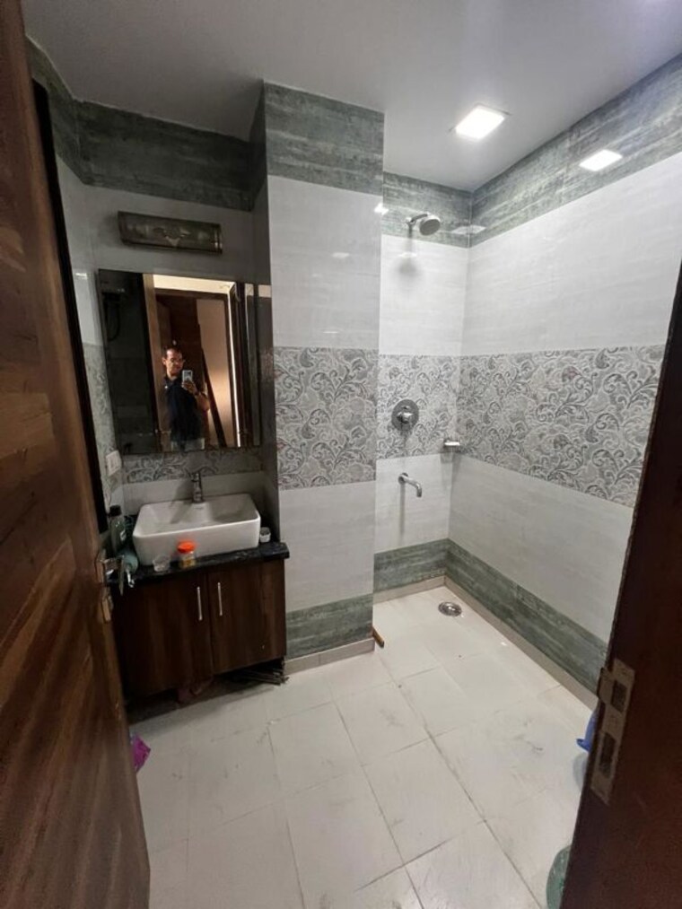 Washroom, naraina 3 Bedroom 125 Sq.Yd. Builder Floor In Naraina Delhi 10489981