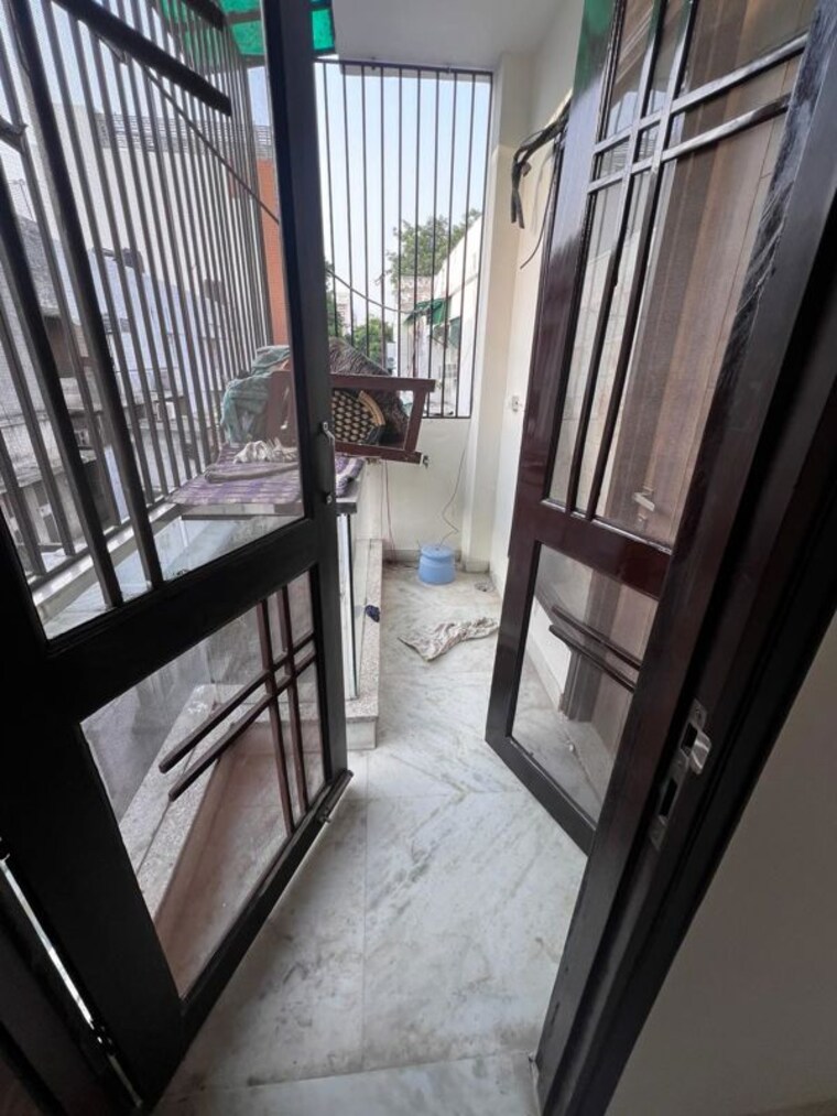 Balcony, naraina 3 Bedroom 125 Sq.Yd. Builder Floor In Naraina Delhi 10489981