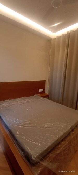 Room in 2 BHK Apartment at Unitech Uniworld Gardens 2, Sector 47 – for Rent