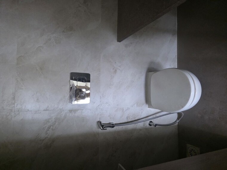 Bathroom, videocon-laxmi-narayan-krupa 2 Bedroom 1000 Sq.Ft. Apartment In Vile Parle West Mumbai 10485665