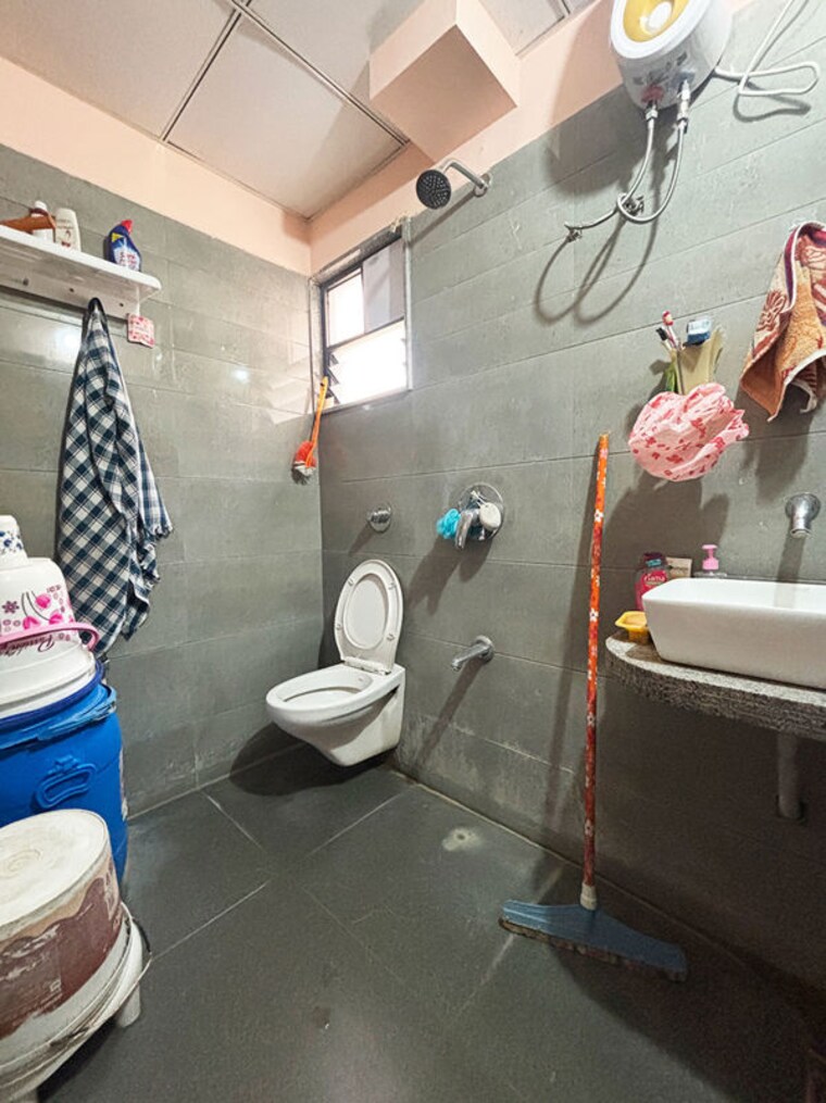 Bathroom, narol 2 Bedroom 145 Sq.Yd. Apartment In Narol Ahmedabad 10484417
