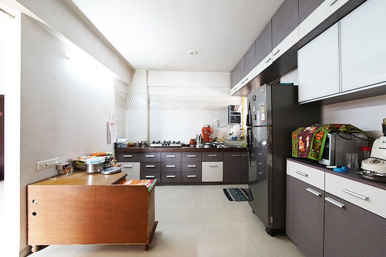 Kitchen, naranpura 3.5 Bedroom 195 Sq.Yd. Apartment In Naranpura Ahmedabad 10484330