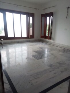 1 BHK + Store Room Builder Floor For Rent in Sector 37