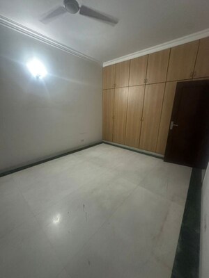 Room in 1 BHK Builder Floor at Sector 37 – for Rent