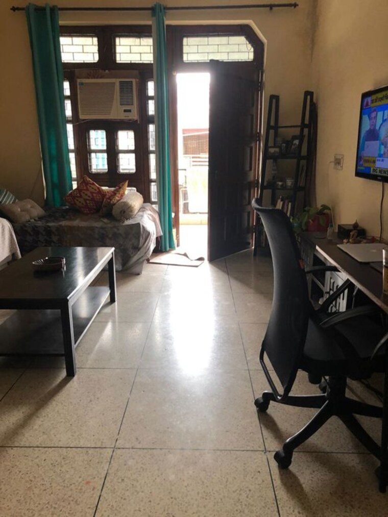 Gym, sector 14 2 Bedroom 1800 Sq.Ft. Builder Floor In Sector 14 Gurgaon 10490076