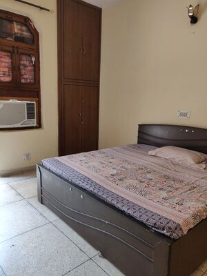 Bedroom in 2 BHK Builder Floor at Sector 14 – for Rent