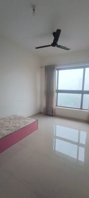 Master Bedroom in 2 BHK Apartment at Kalpataru Paramount, Kapur Bawdi – for Rent