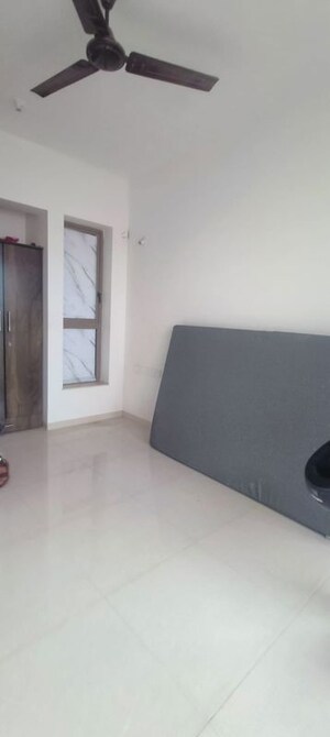 Living Room in 2 BHK Apartment at Kalpataru Paramount, Kapur Bawdi – for Rent