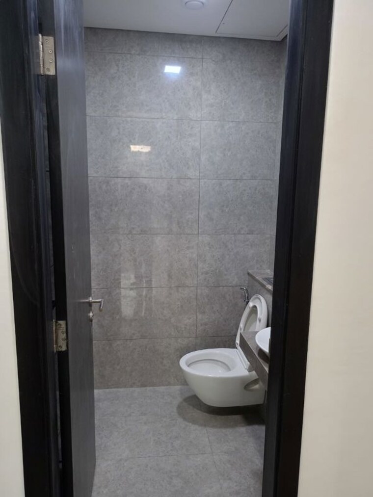 Bathroom, oberoi-eternia 3 Bedroom 1062 Sq.Ft. Apartment In Mulund West Mumbai 10490124