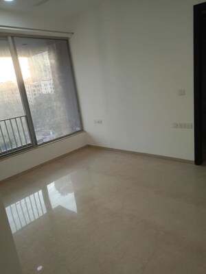 Room in 3 BHK Apartment at Oberoi Eternia, Mulund West – for Rent