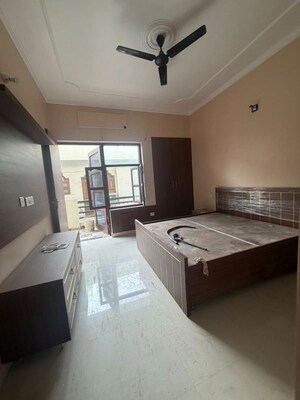 Room in 2 BHK Builder Floor at Sector 15 ii – for Rent