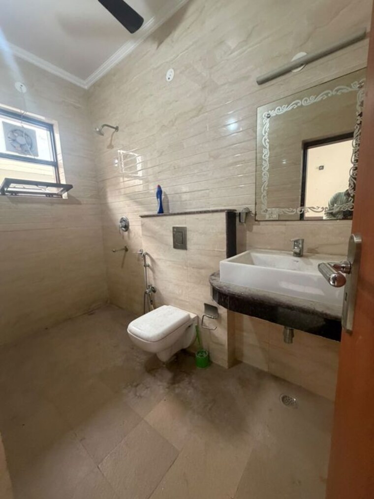 Bathroom, sector 15 ii 2 Bedroom 1800 Sq.Ft. Builder Floor In Sector 15 ii Gurgaon 10490131