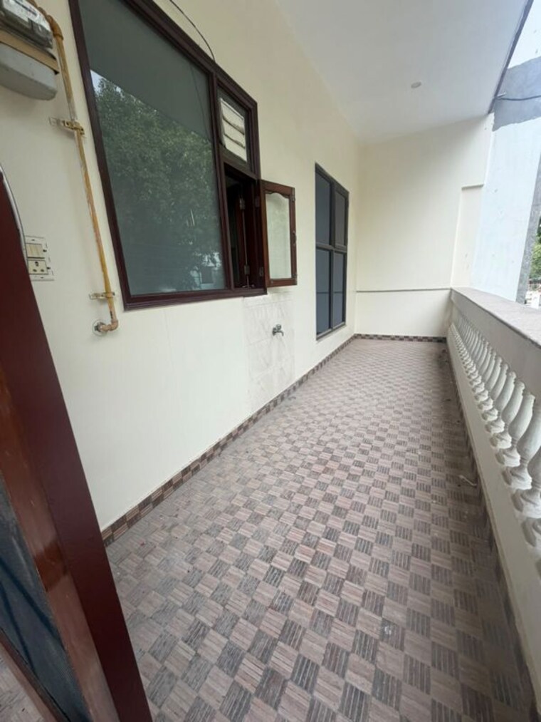 Balcony, sector 15 ii 2 Bedroom 1800 Sq.Ft. Builder Floor In Sector 15 ii Gurgaon 10490131