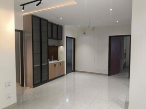Room in 3 BHK Apartment at Aurobindo The Regent, Kondapur – for Rent