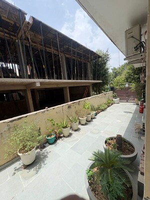 Balcony in 4 BHK Builder Floor at DLF City Phase V, Dlf Phase V – for Rent