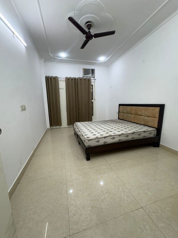 4 BHK 2200 Sq.Ft. Builder Floor in DLF City Phase V