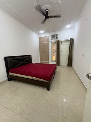 Bedroom in 4 BHK Builder Floor at DLF City Phase V, Dlf Phase V – for Rent