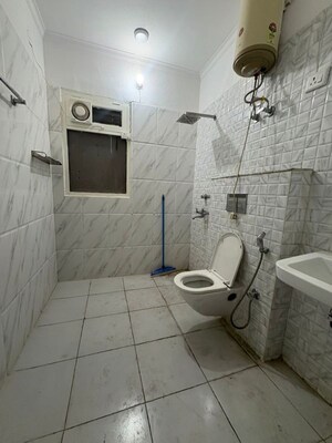 Bathroom in 4 BHK Builder Floor at DLF City Phase V, Dlf Phase V – for Rent