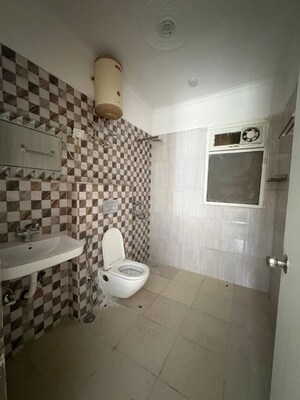 Bathroom in 4 BHK Builder Floor at DLF City Phase V, Dlf Phase V – for Rent