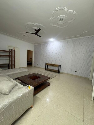 Bedroom in 4 BHK Builder Floor at DLF City Phase V, Dlf Phase V – for Rent