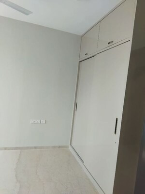 Furnished Amenities in 3 BHK Apartment at Oberoi Eternia, Mulund West – for Rent