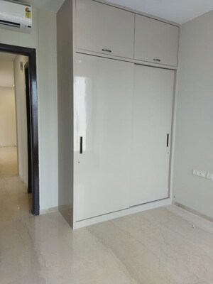 Room in 3 BHK Apartment at Oberoi Eternia, Mulund West – for Rent