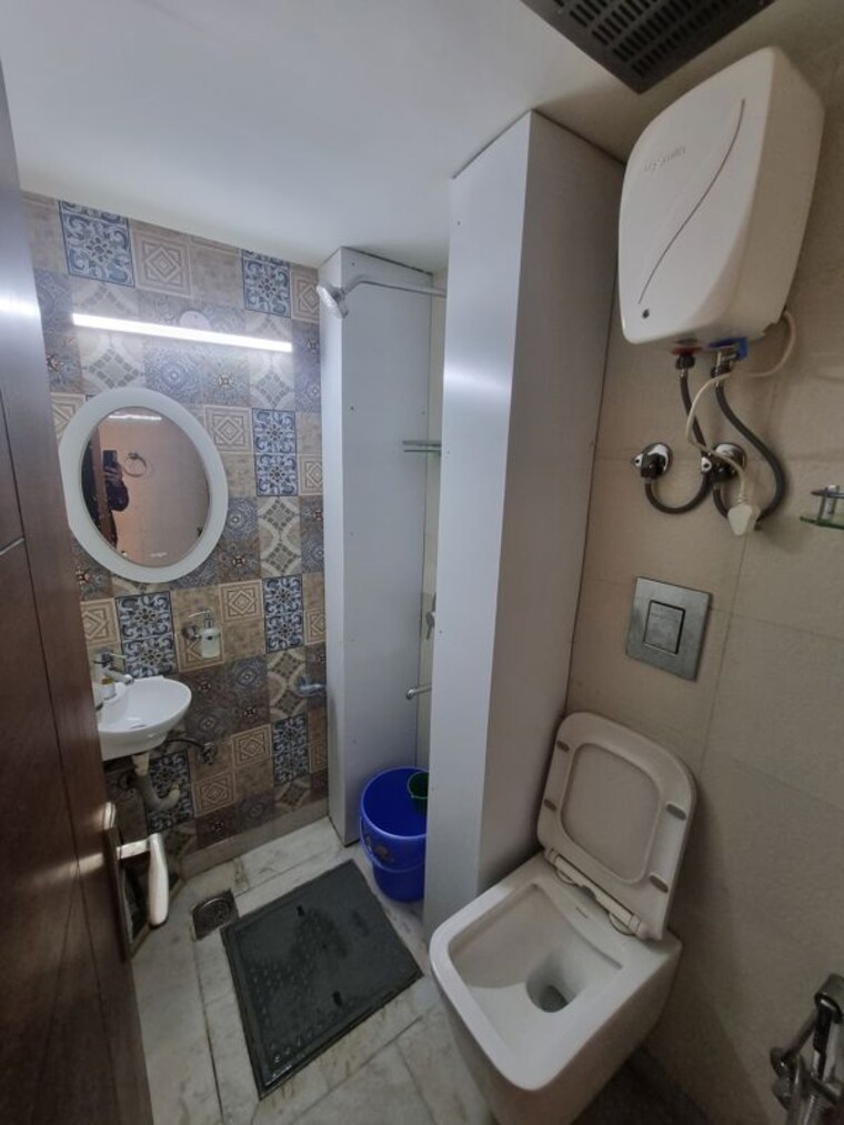 Attached Bathroom, madangir 1 RK 150 Sq.Ft. Apartment In Madangir Delhi 10490220