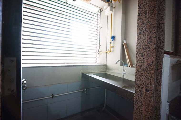 Bathroom, naranpura 3.5 Bedroom 150 Sq.Yd. Apartment In Naranpura Ahmedabad 10482511