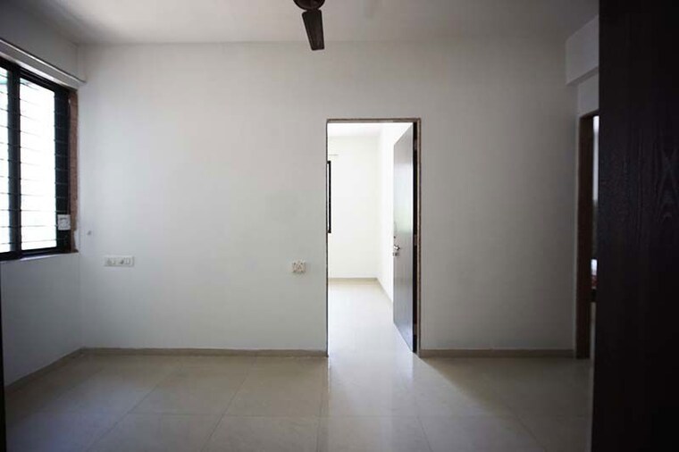 Room, naranpura 3.5 Bedroom 150 Sq.Yd. Apartment In Naranpura Ahmedabad 10482511