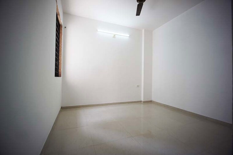 Room, naranpura 3.5 Bedroom 150 Sq.Yd. Apartment In Naranpura Ahmedabad 10482511