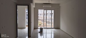 Room in 3 BHK Apartment at Smart World Orchard, Sector 61 – for Rent